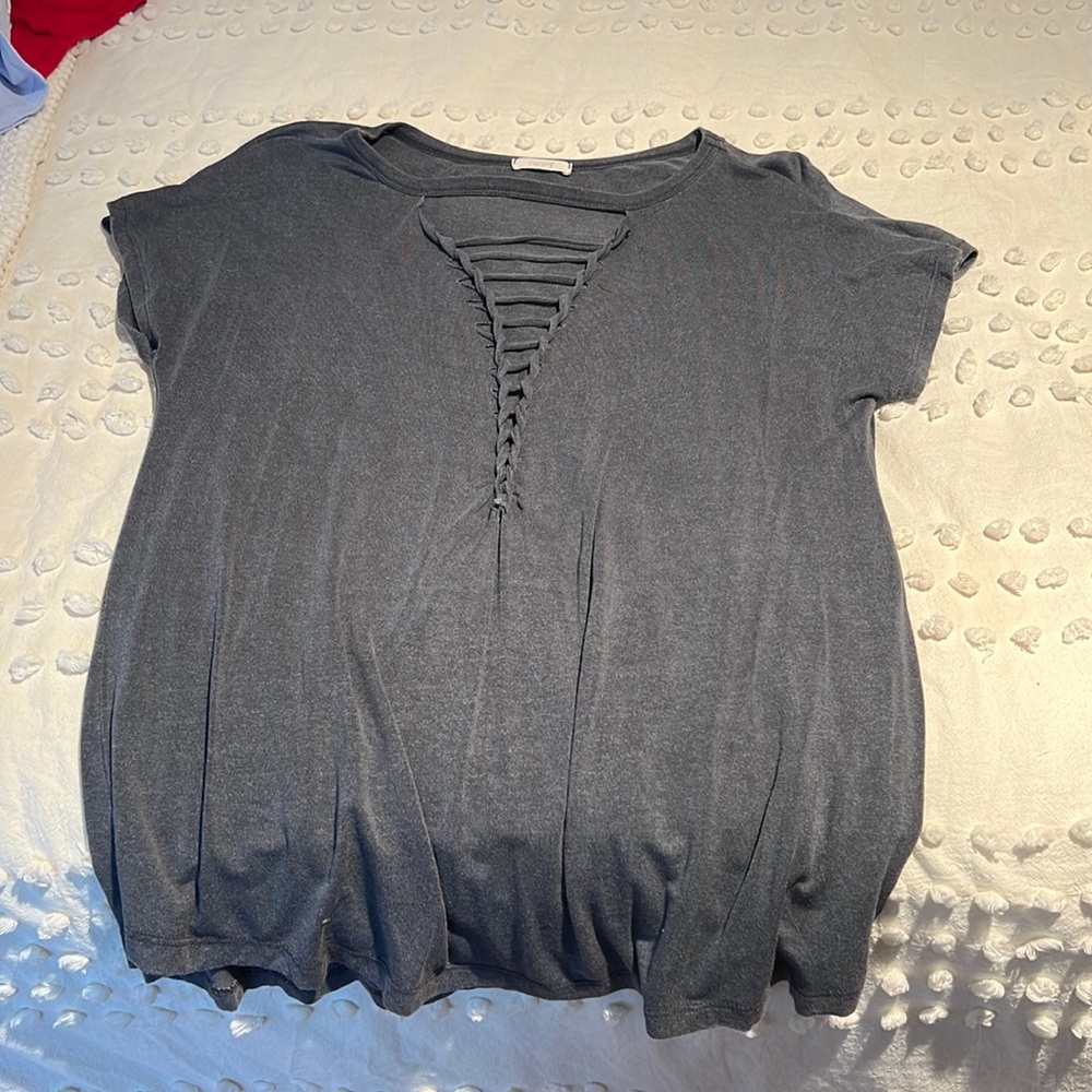 Gray tee shirt